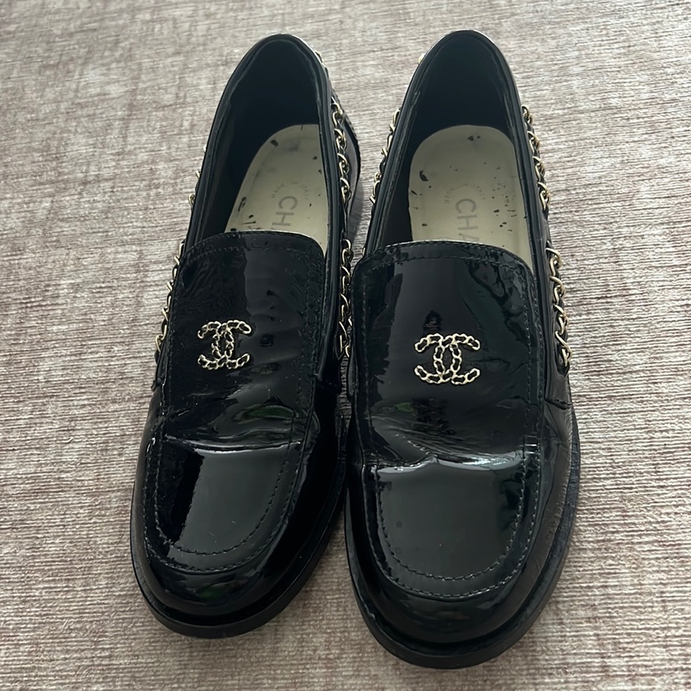 Chanel Chain Loafers! Size 39! In amazing condition!